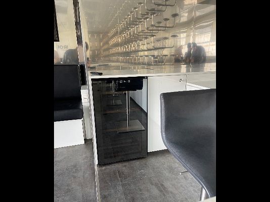 Vehicle image 11 / 15