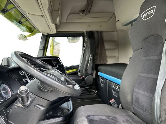 Vehicle image 7 / 15