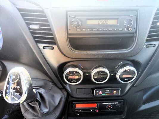 Vehicle image 10 / 13
