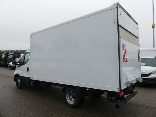 Vehicle image 3 / 6