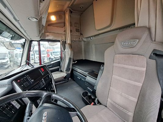 Vehicle image 12 / 15