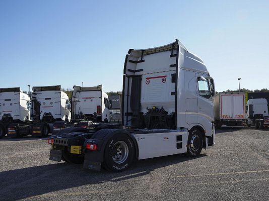 Vehicle image 5 / 12