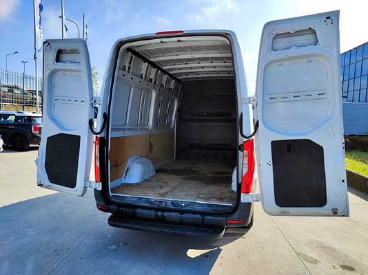 Vehicle image 5 / 10