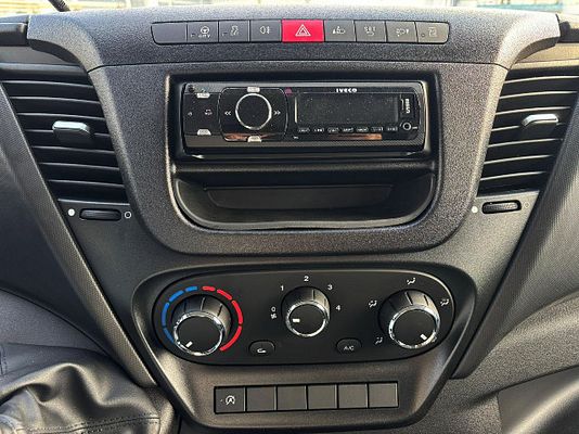 Vehicle image 12 / 13