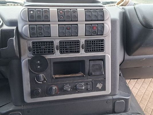 Vehicle image 11 / 16