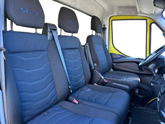 Vehicle image 4 / 17