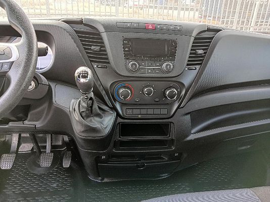 Vehicle image 7 / 14
