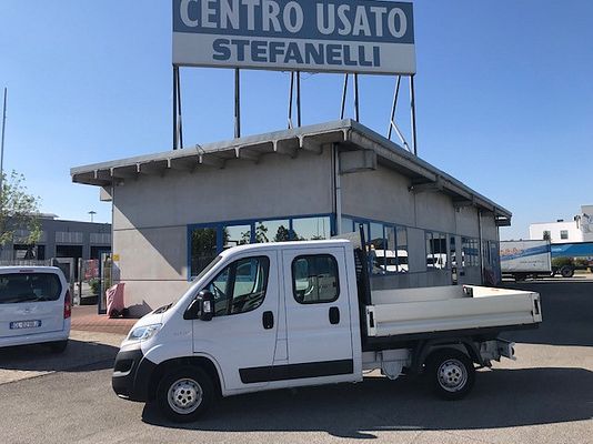 Vehicle image 1 / 16