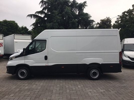 Vehicle image 3 / 10