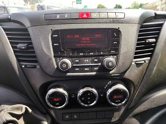 Vehicle image 8 / 10