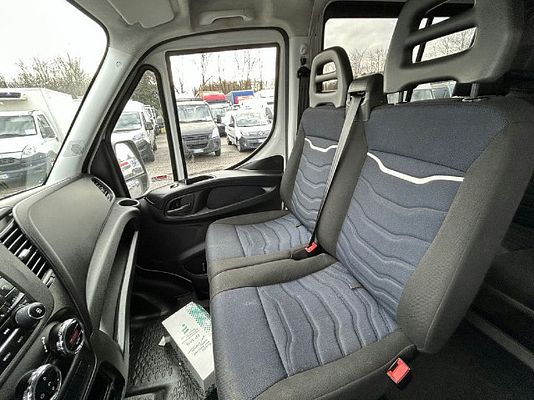 Vehicle image 11 / 14