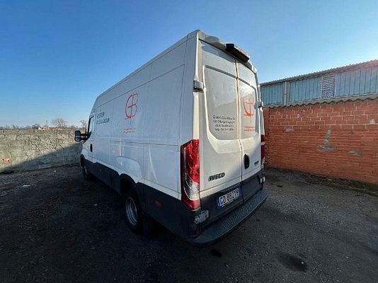 Vehicle image 4 / 9