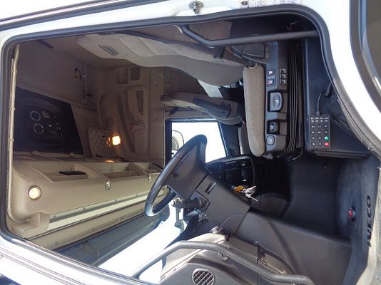 Vehicle image 7 / 14