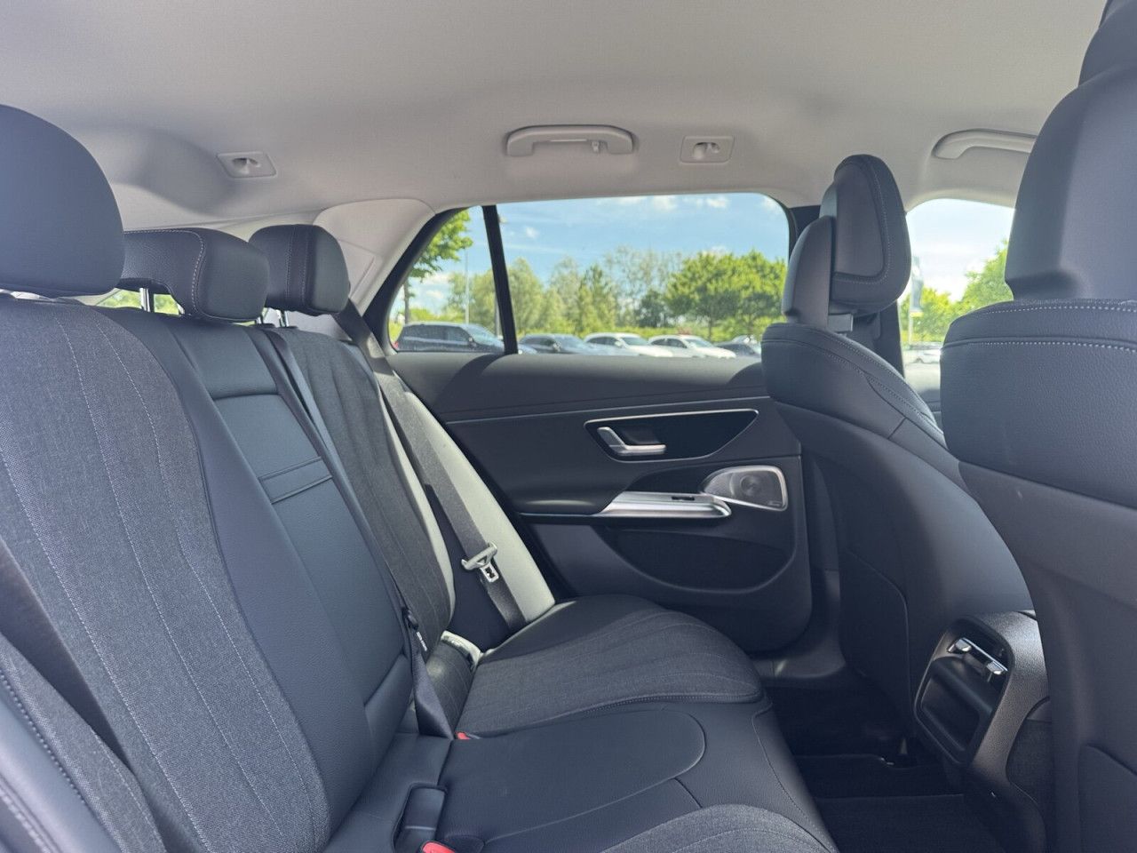 Mercedes-Benz E-Klasse – Bild 18