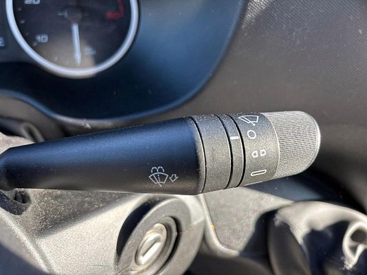 Vehicle image 3 / 14