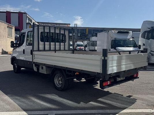 Vehicle image 5 / 7