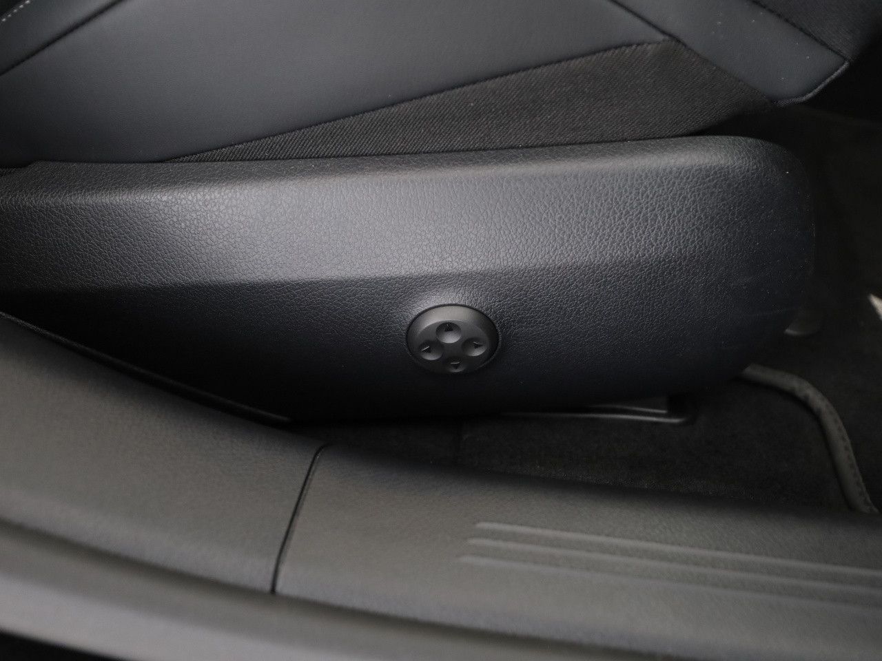 Mercedes-Benz E-Klasse – Bild 17