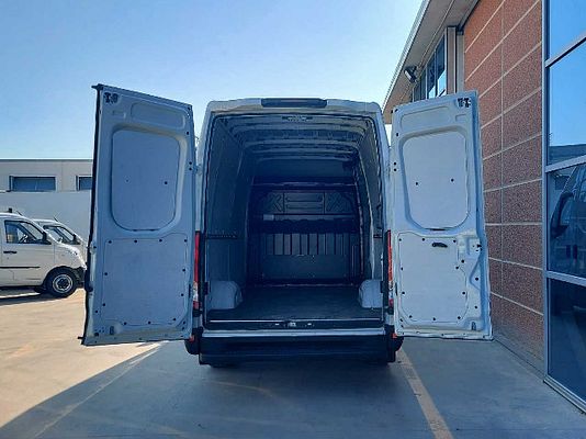 Vehicle image 3 / 7