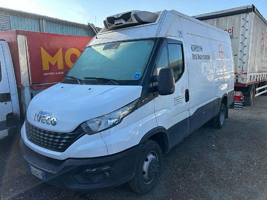 Vehicle image 1 / 9