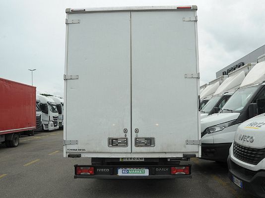 Vehicle image 3 / 5