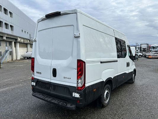 Vehicle image 7 / 14