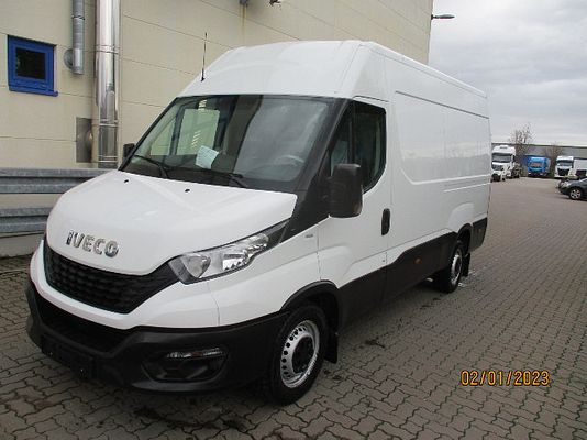 Vehicle image 1 / 5