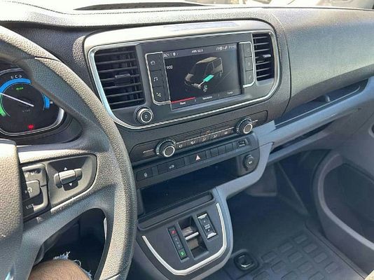 Vehicle image 13 / 15