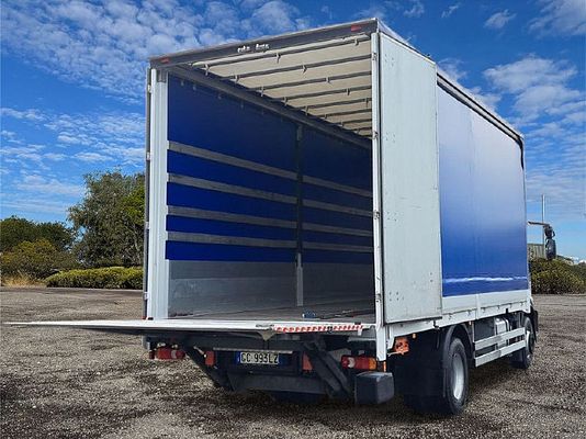 Vehicle image 10 / 23
