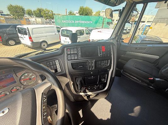 Vehicle image 7 / 13
