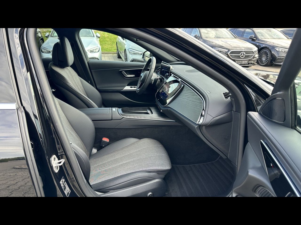 Mercedes-Benz E-Klasse – Bild 24