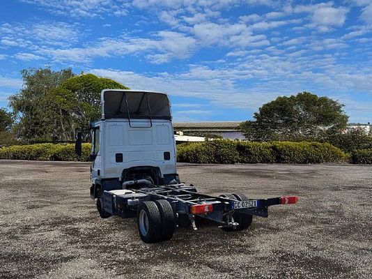 Vehicle image 9 / 14