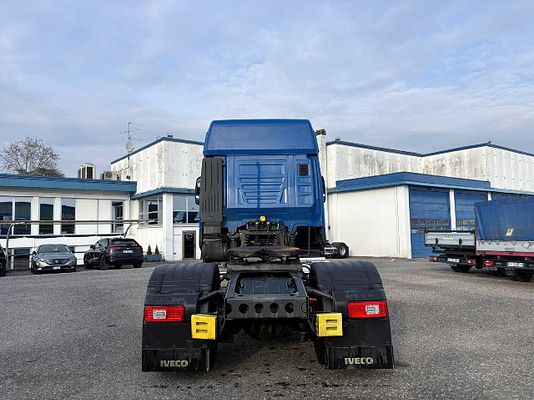 Vehicle image 5 / 15