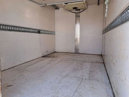 Vehicle image 9 / 19