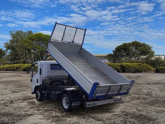Vehicle image 10 / 17