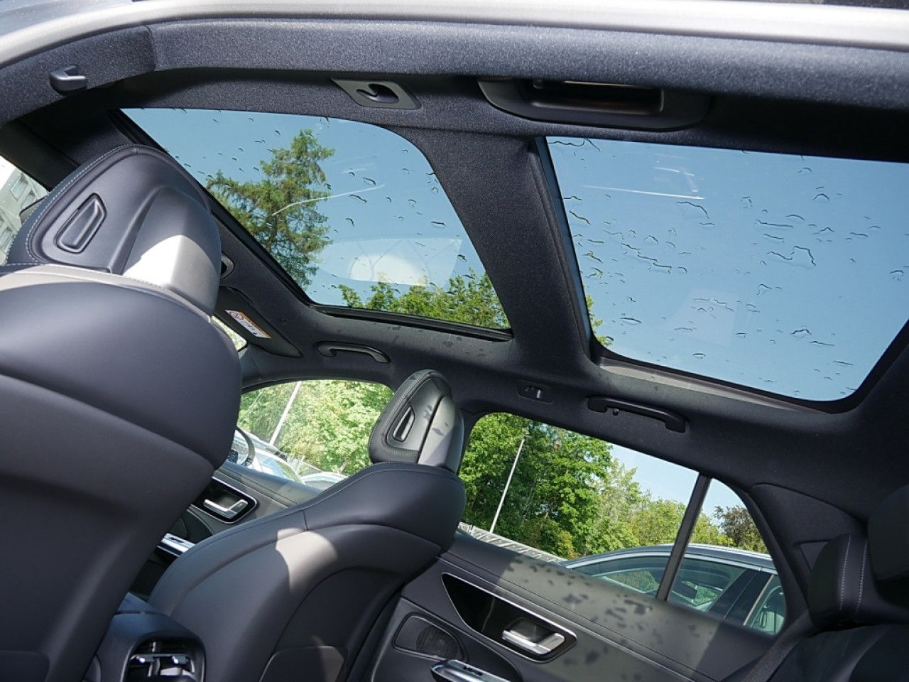 Mercedes-Benz E-Klasse – Bild 12