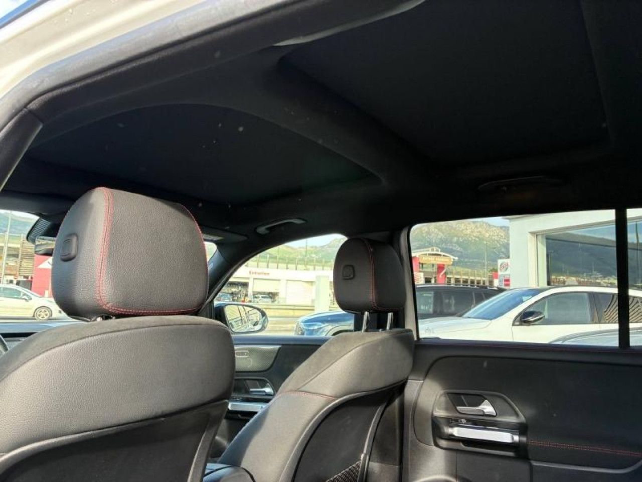 Photo du v&eacute;hicule 8 / 9