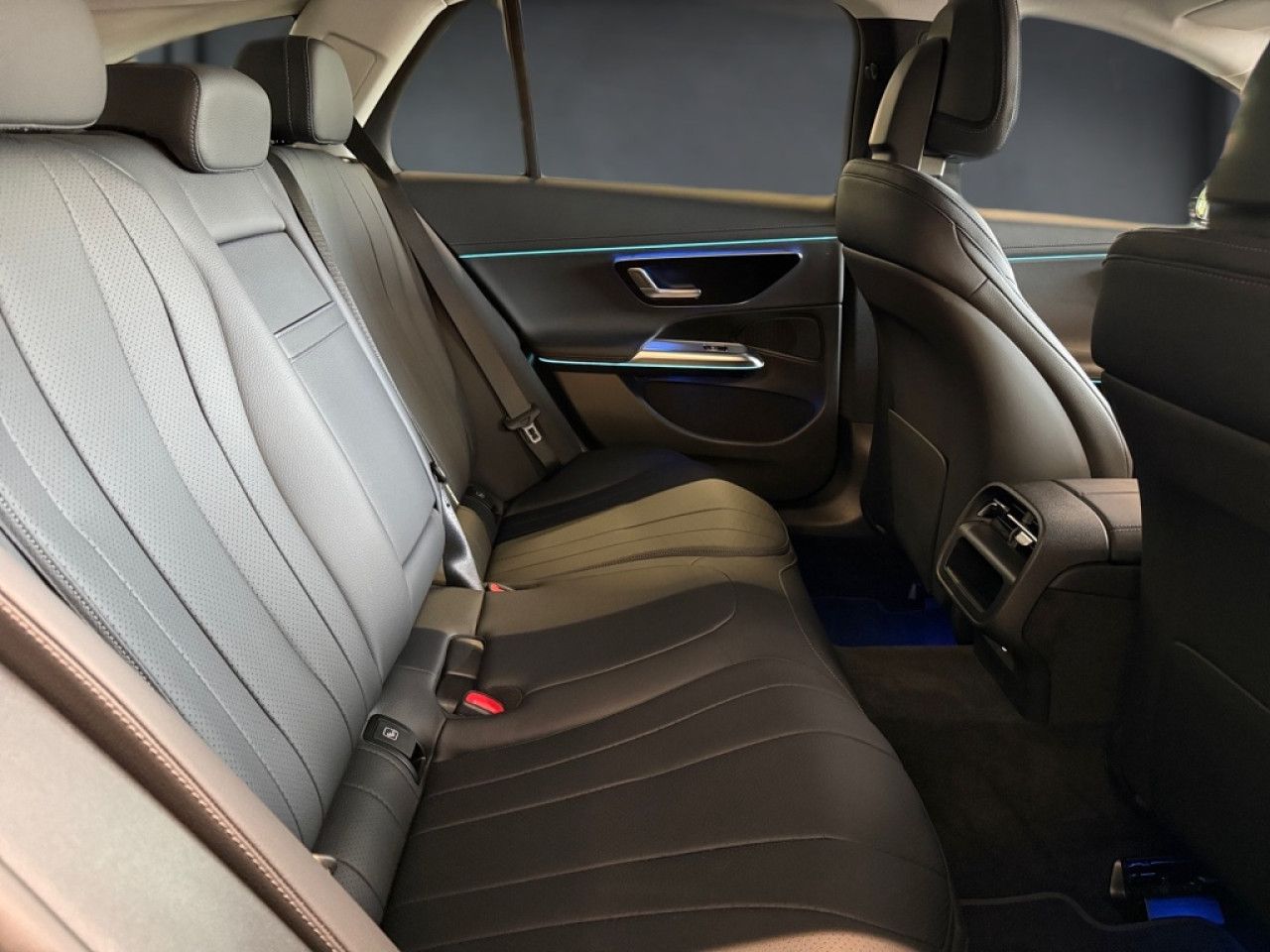 Mercedes-Benz E-Klasse – Bild 13