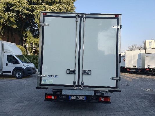 Vehicle image 3 / 10