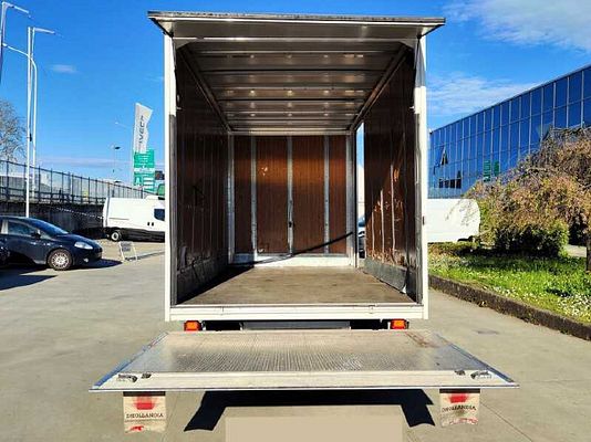 Vehicle image 5 / 11