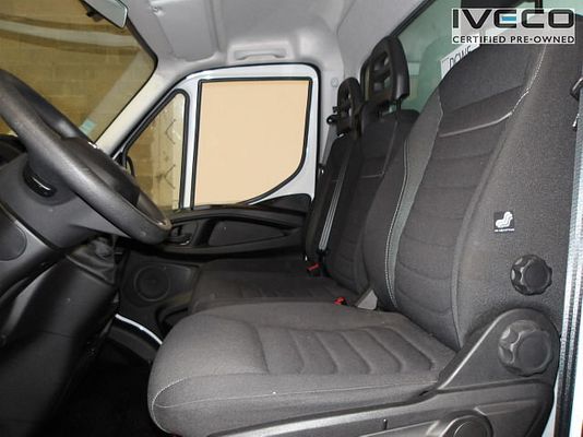 Vehicle image 5 / 5