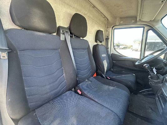Vehicle image 3 / 14
