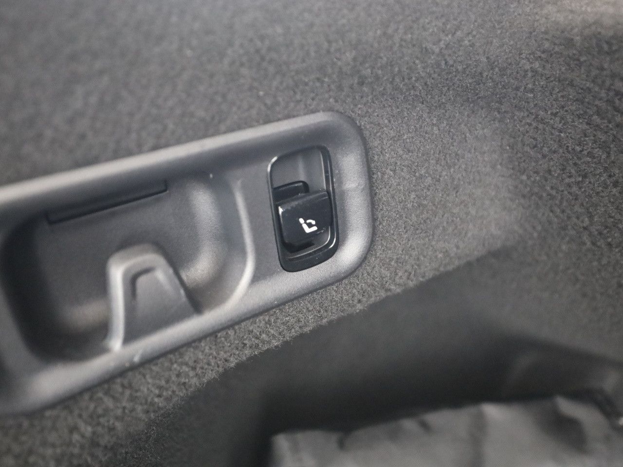 Mercedes-Benz E-Klasse – Bild 21