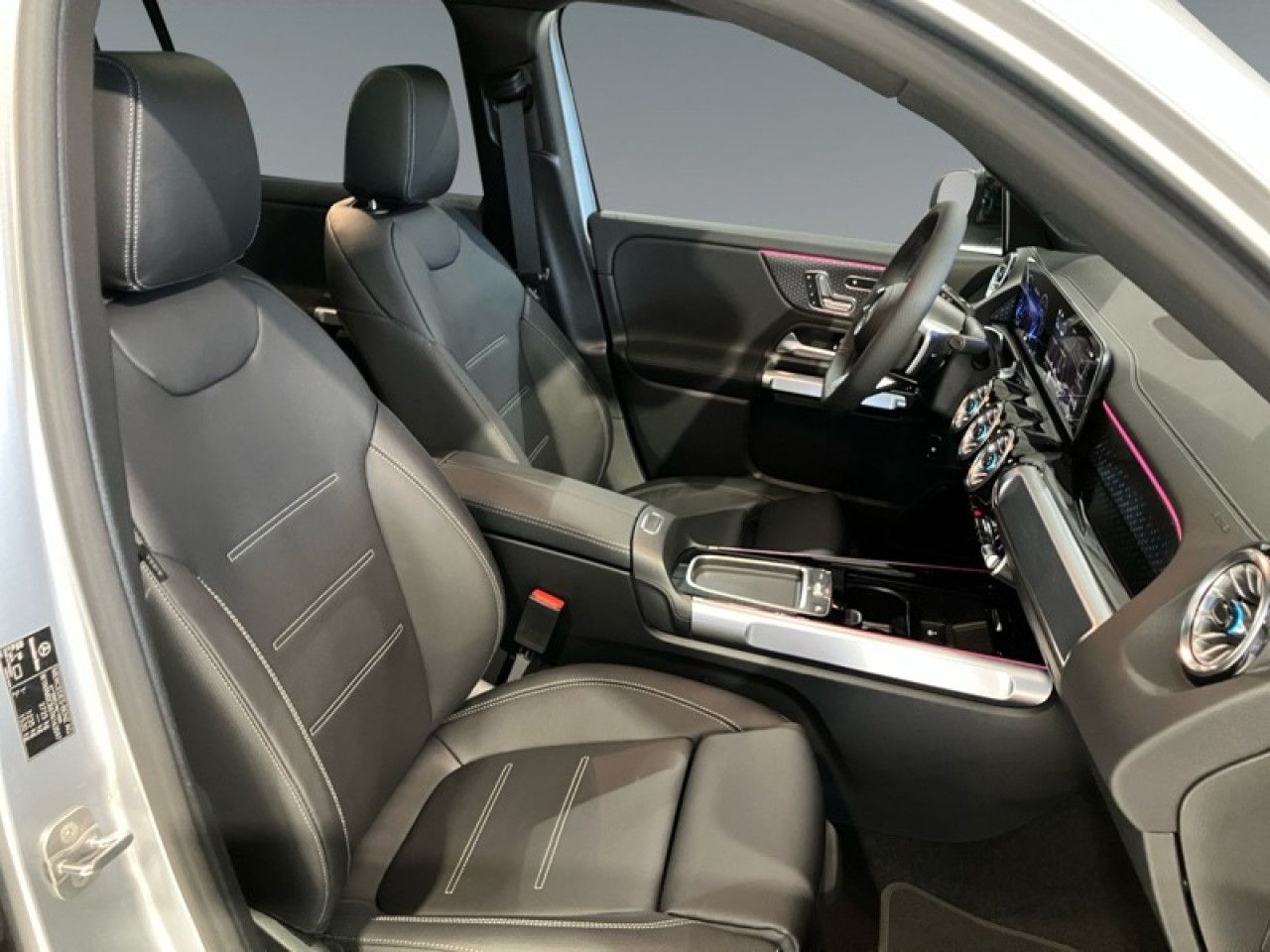 Photo du v&eacute;hicule 16 / 18