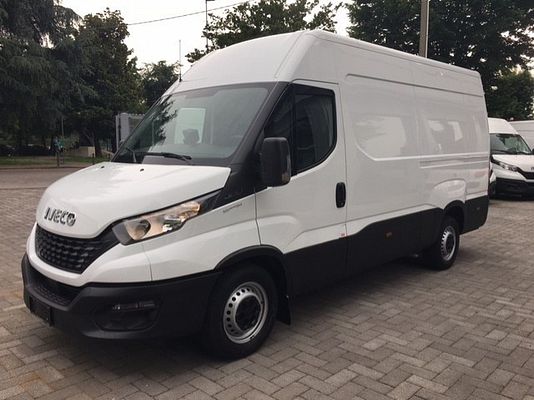 Vehicle image 4 / 10