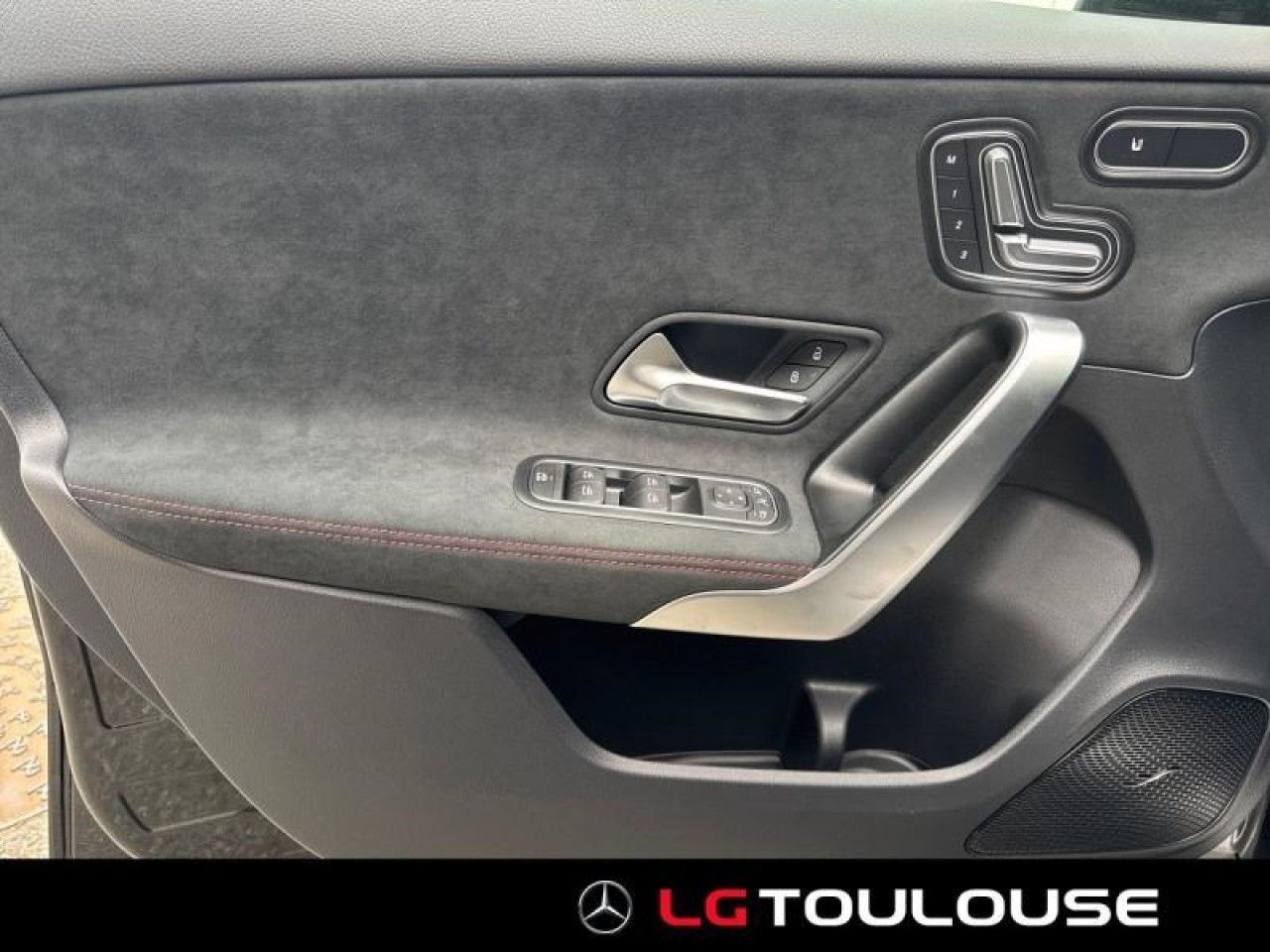 Photo du v&eacute;hicule 16 / 18