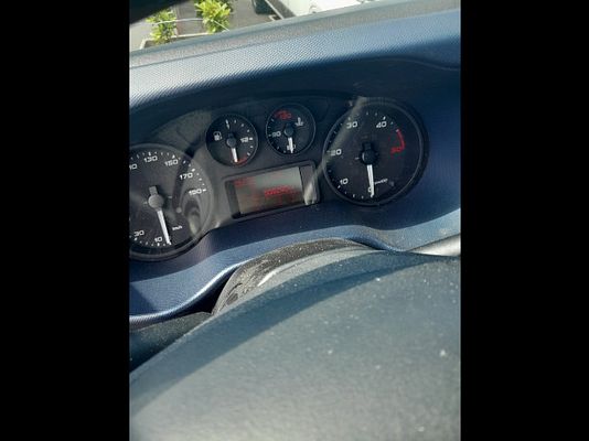 Vehicle image 12 / 17