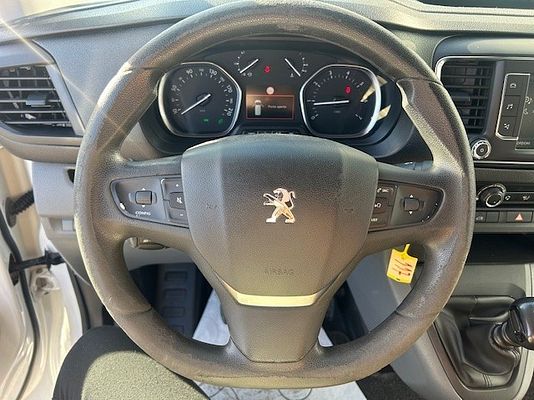 Vehicle image 10 / 15