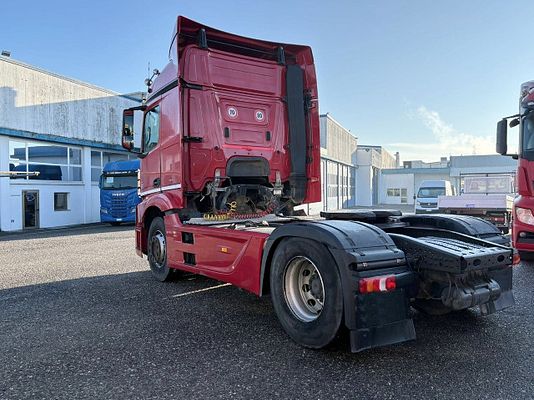 Vehicle image 6 / 15