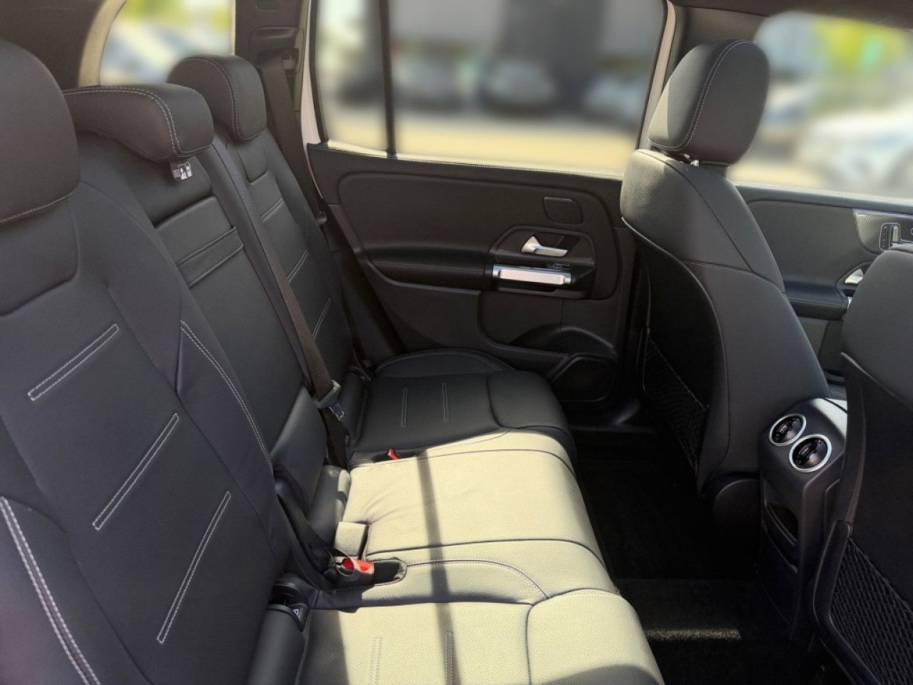 Mercedes-Benz GLB – Bild 11