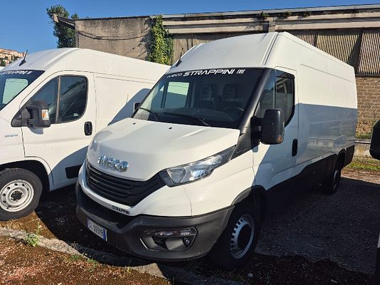 Vehicle image 2 / 7